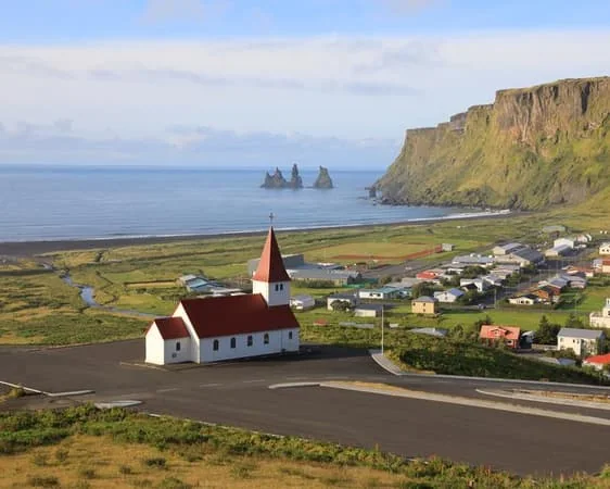 Chiesa e paesaggio di Vík