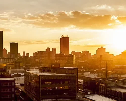 Skyline di Johannesburg al tramonto